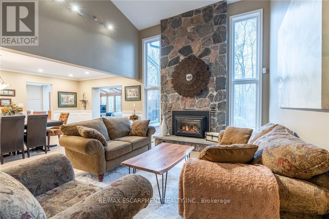 Photo 10 of 1351 Hazelton Boulevard, Burlington ON