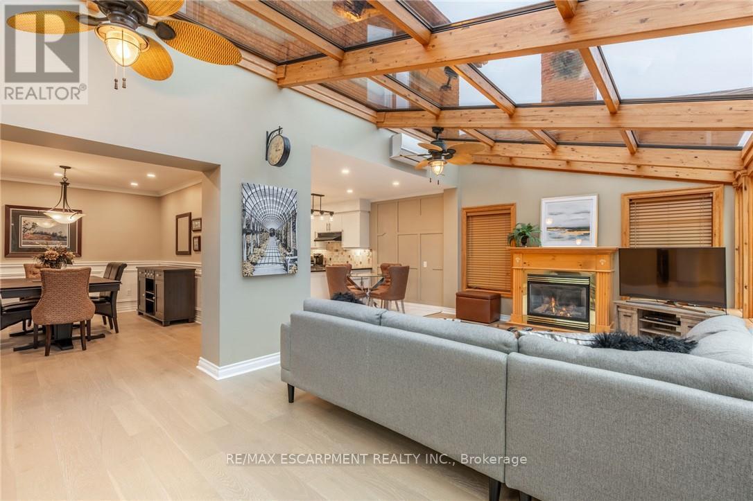 Photo 15 of 1351 Hazelton Boulevard, Burlington ON