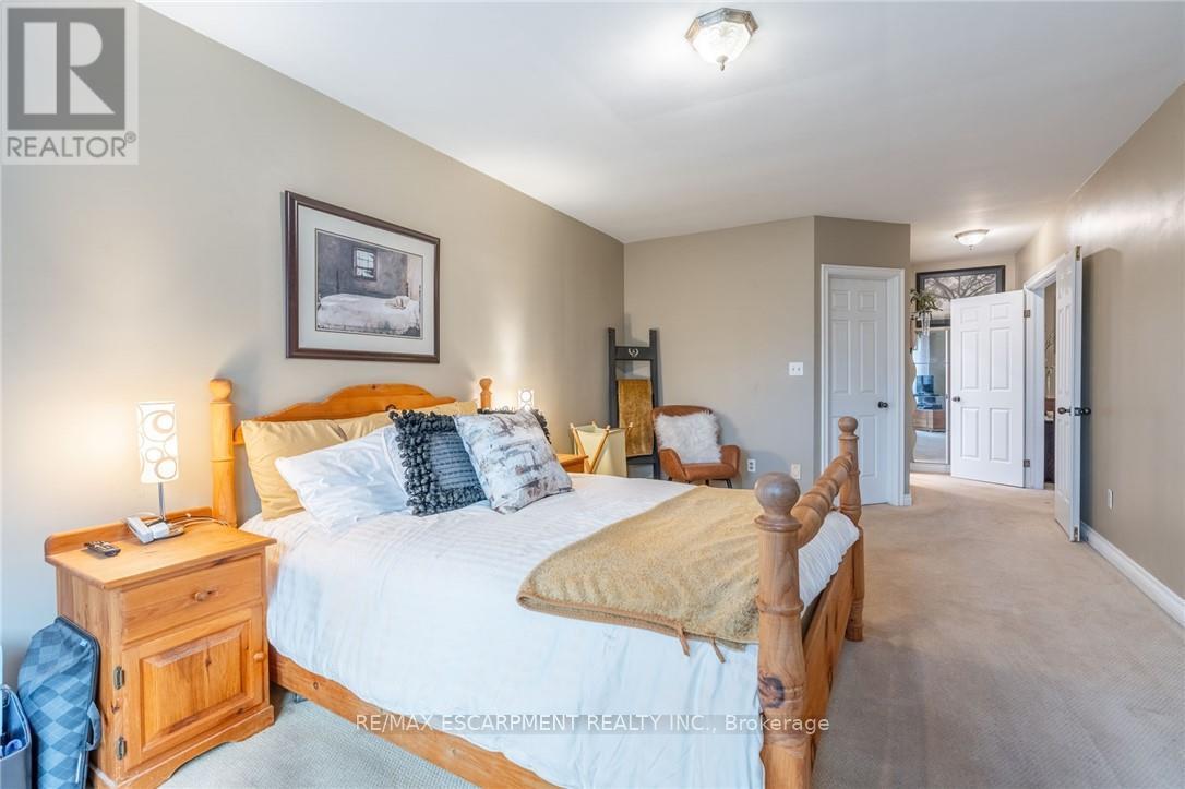 Photo 19 of 1351 Hazelton Boulevard, Burlington ON