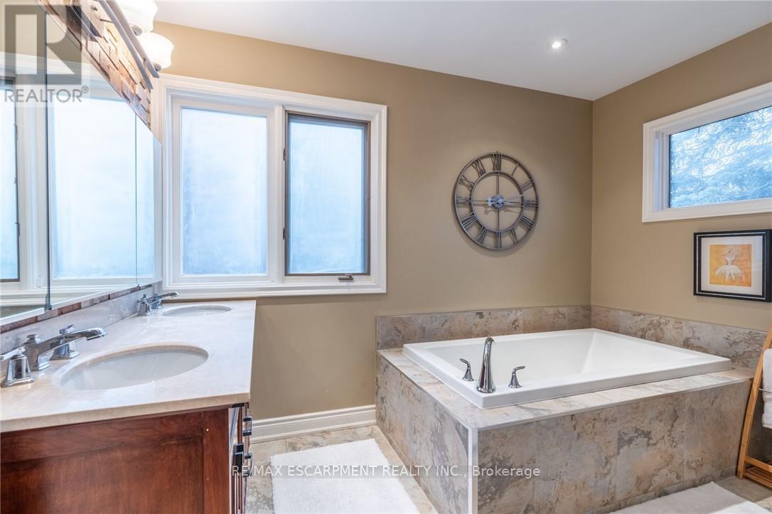 Photo 20 of 1351 Hazelton Boulevard, Burlington ON