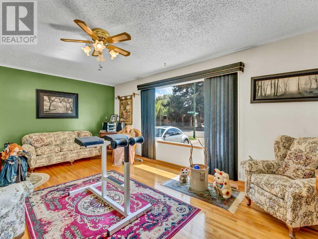 Single Family House Bungalow for Sale in  Connaught Drive SW Connaught Medicine Hat 