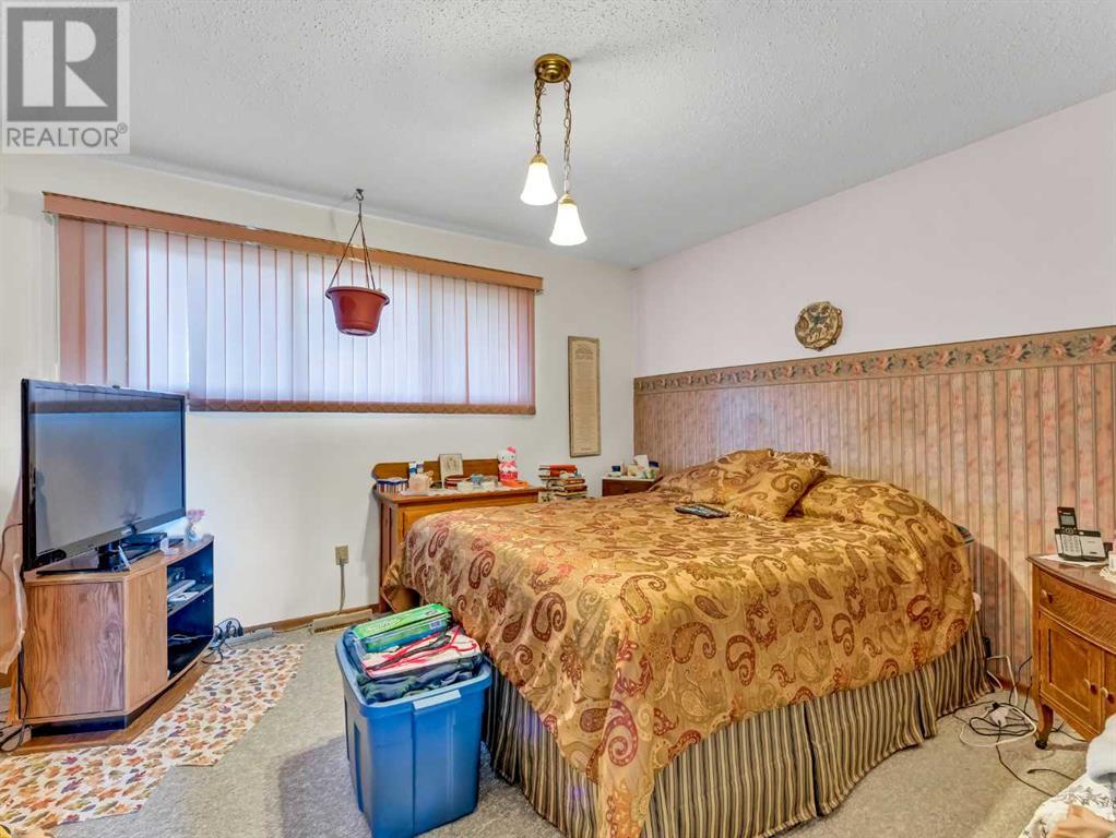 Single Family House Bungalow for Sale in  Connaught Drive SW Connaught Medicine Hat 