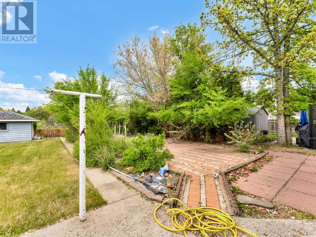 Single Family House Bungalow for Sale in  Connaught Drive SW Connaught Medicine Hat 