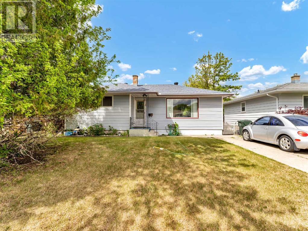 Single Family House Bungalow for Sale in  Connaught Drive SW Connaught Medicine Hat 