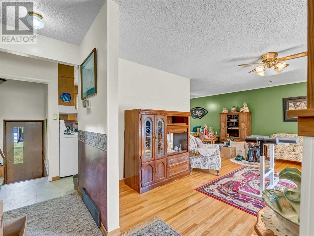 Single Family House Bungalow for Sale in  Connaught Drive SW Connaught Medicine Hat 
