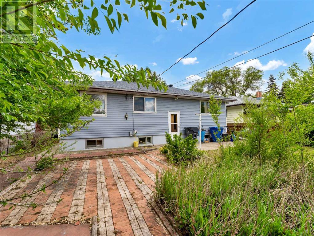 Single Family House Bungalow for Sale in  Connaught Drive SW Connaught Medicine Hat 