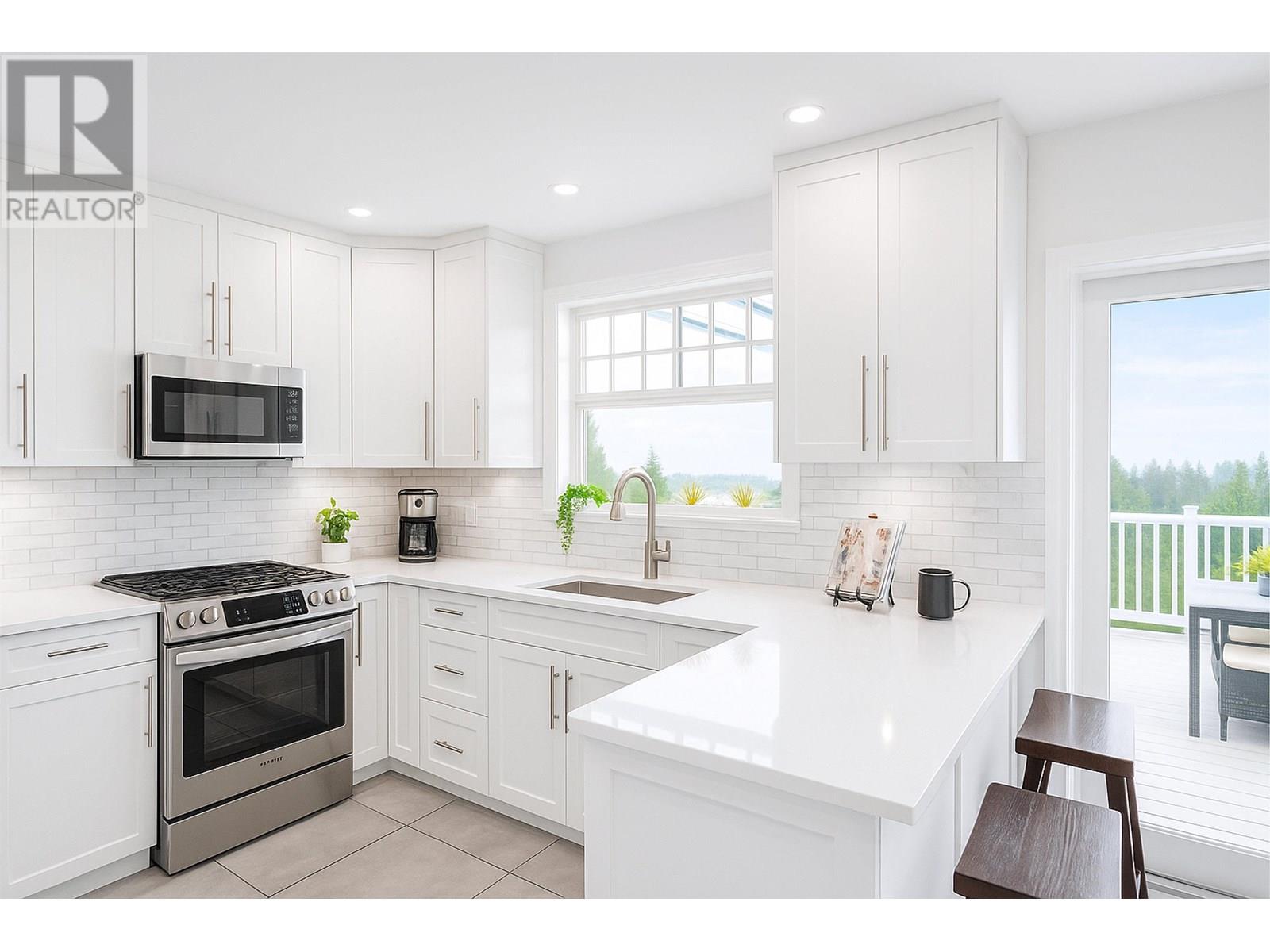 Photo 6 of 1718 Nanaimo Street, New Westminster BC