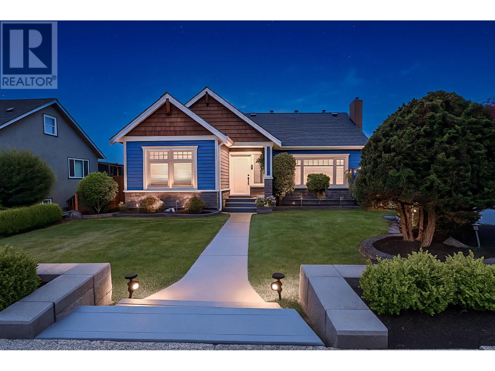 Photo 2 of 1718 Nanaimo Street, New Westminster BC