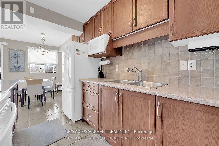 Photo 19 of 512 793 Colborne Street E, Brantford ON