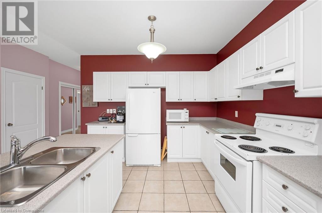 Photo 18 of 11 Sidare Court, Grimsby ON