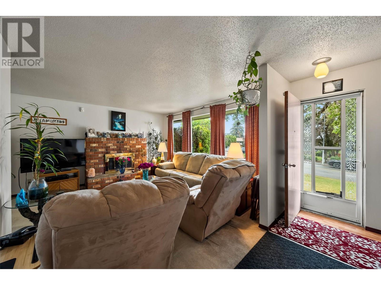 Photo 15 of 427 Battle Street W, Kamloops BC