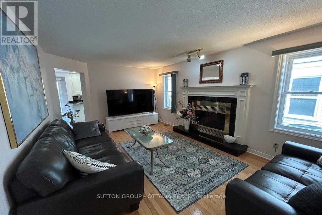 Photo 7 of 32 Cellini Court W, Ottawa ON