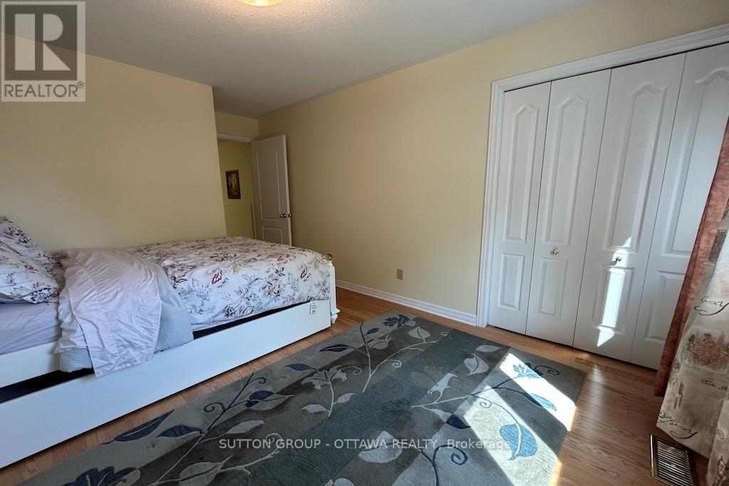 Photo 24 of 32 Cellini Court W, Ottawa ON