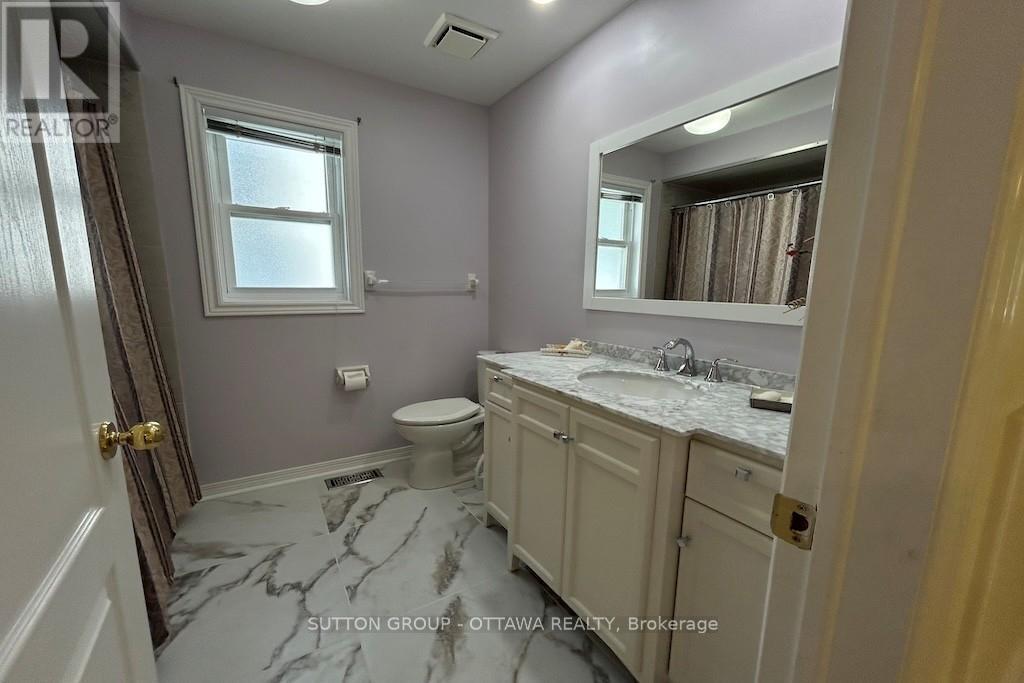 Photo 9 of 32 Cellini Court W, Ottawa ON