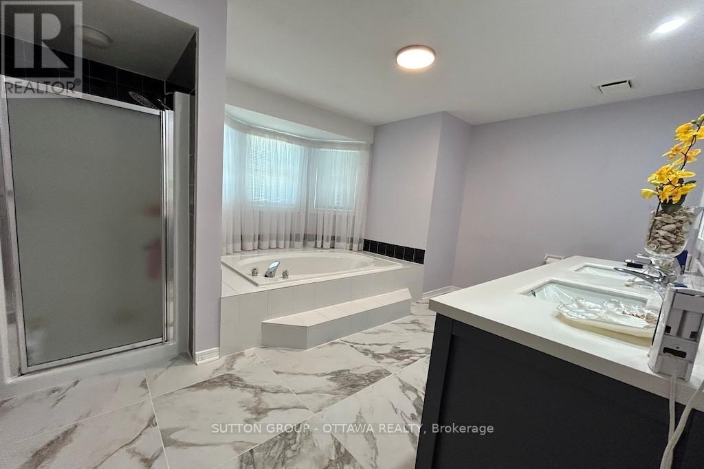 Photo 16 of 32 Cellini Court W, Ottawa ON