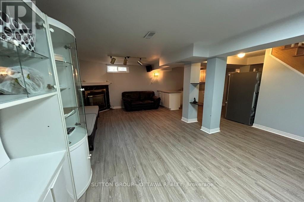 Photo 11 of 32 Cellini Court W, Ottawa ON