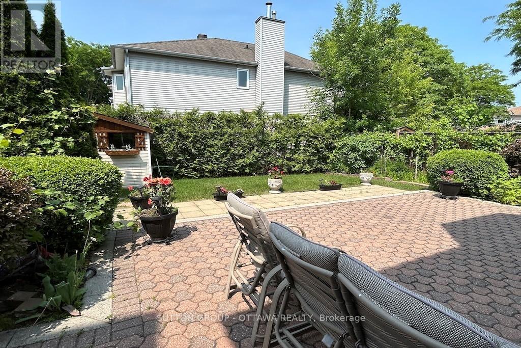 Photo 35 of 32 Cellini Court W, Ottawa ON