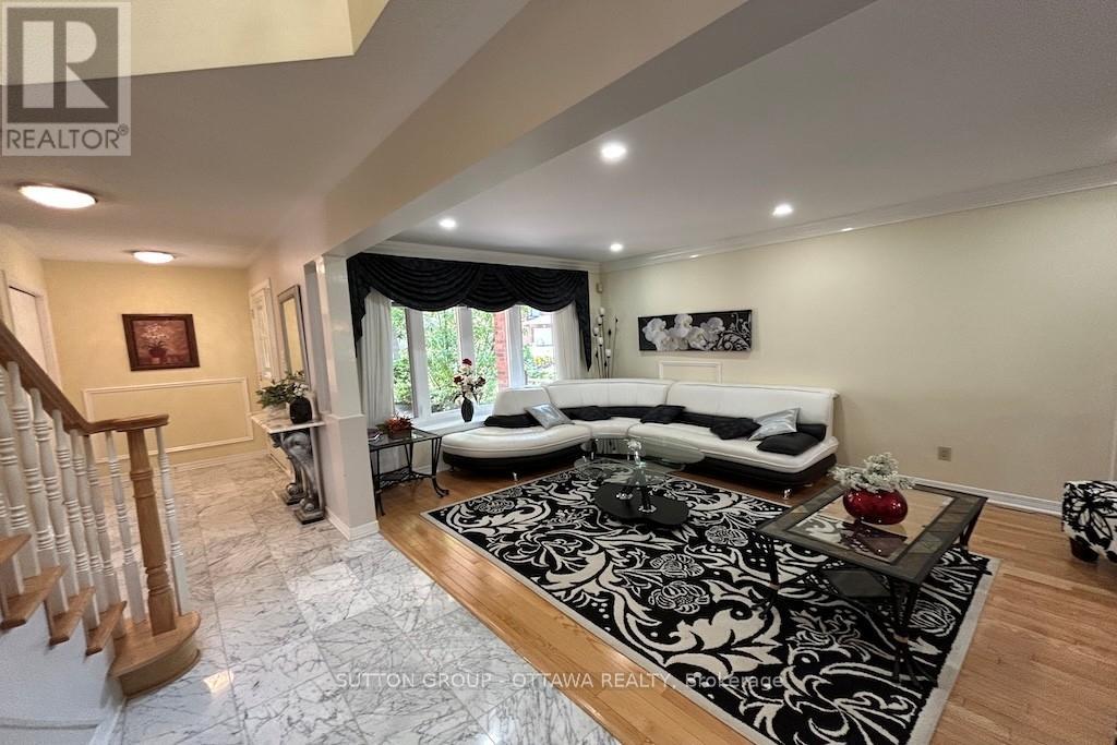 Photo 18 of 32 Cellini Court W, Ottawa ON