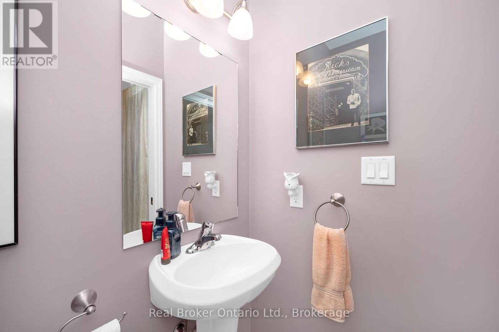 Photo 39 of 11 Sidare Court, Grimsby ON