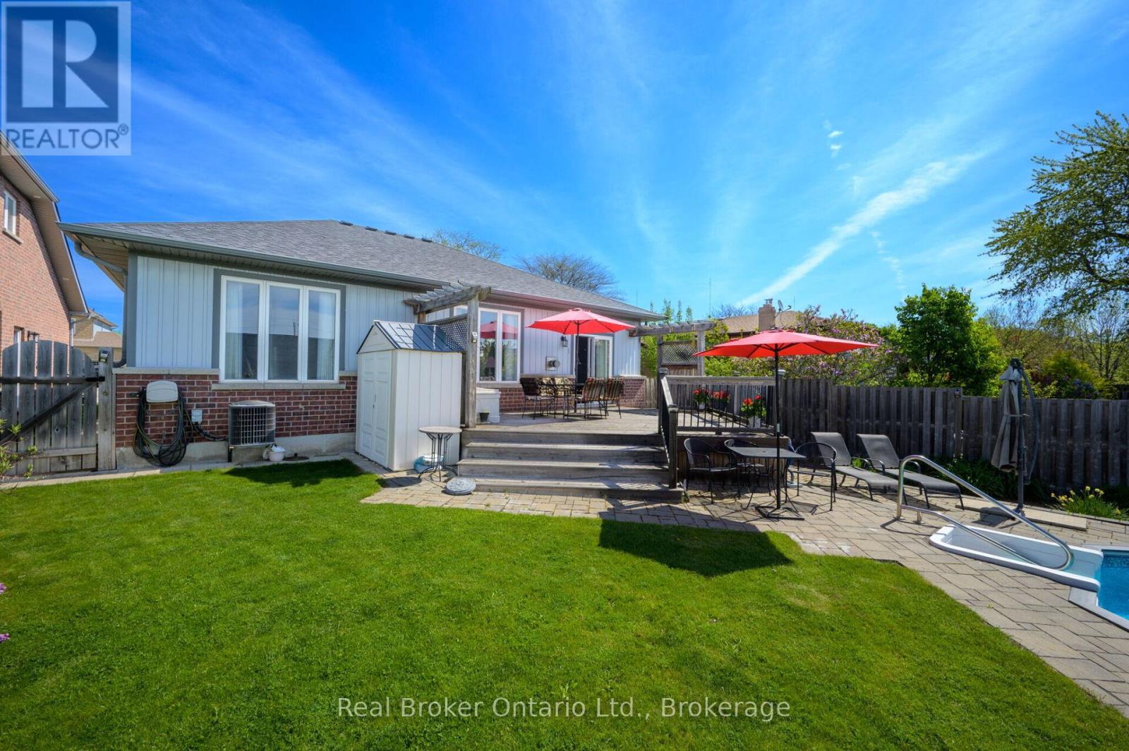 Photo 38 of 11 Sidare Court, Grimsby ON