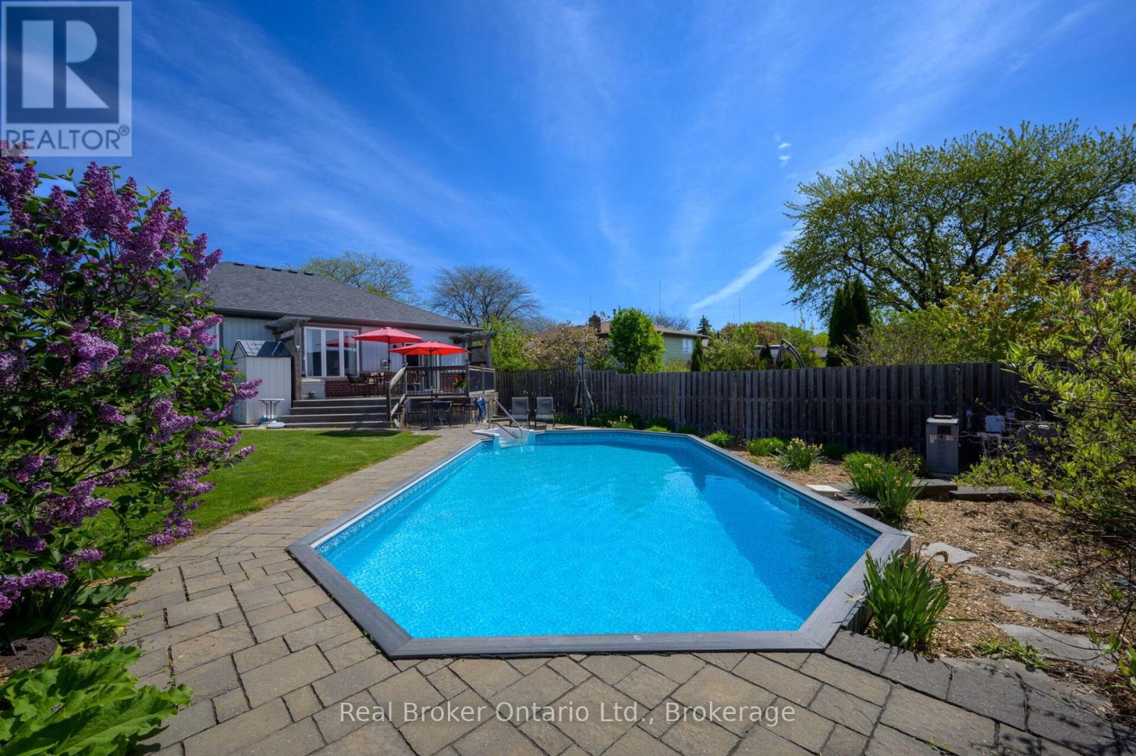Photo 14 of 11 Sidare Court, Grimsby ON