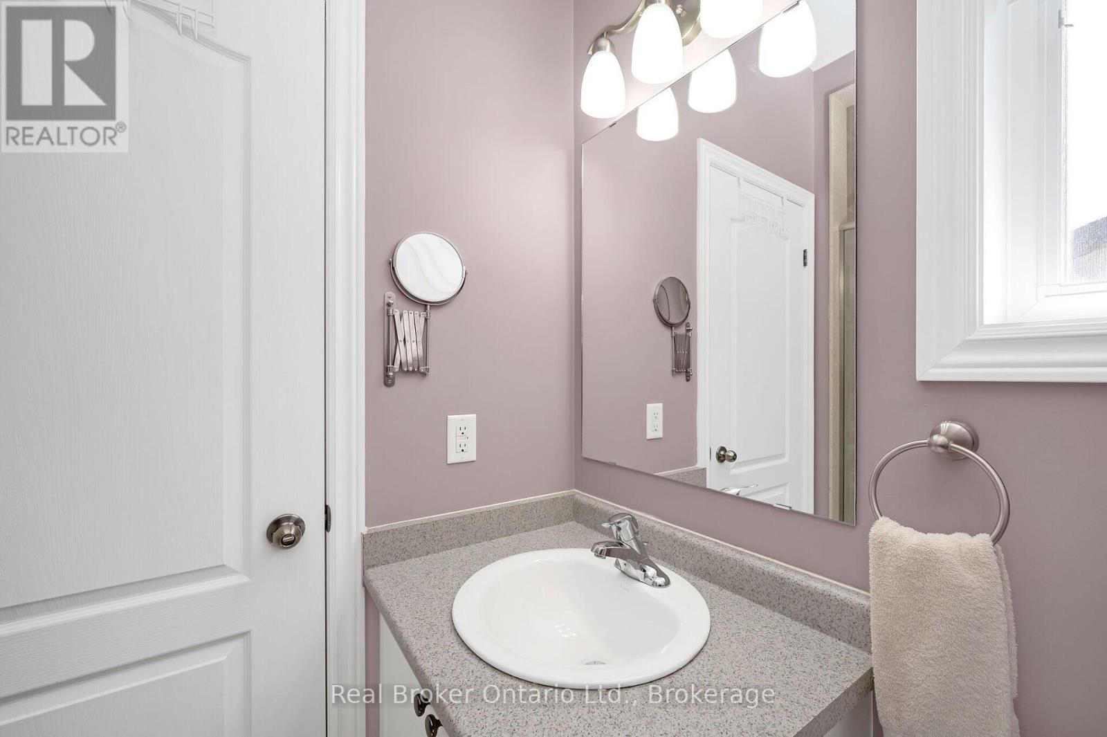 Photo 32 of 11 Sidare Court, Grimsby ON