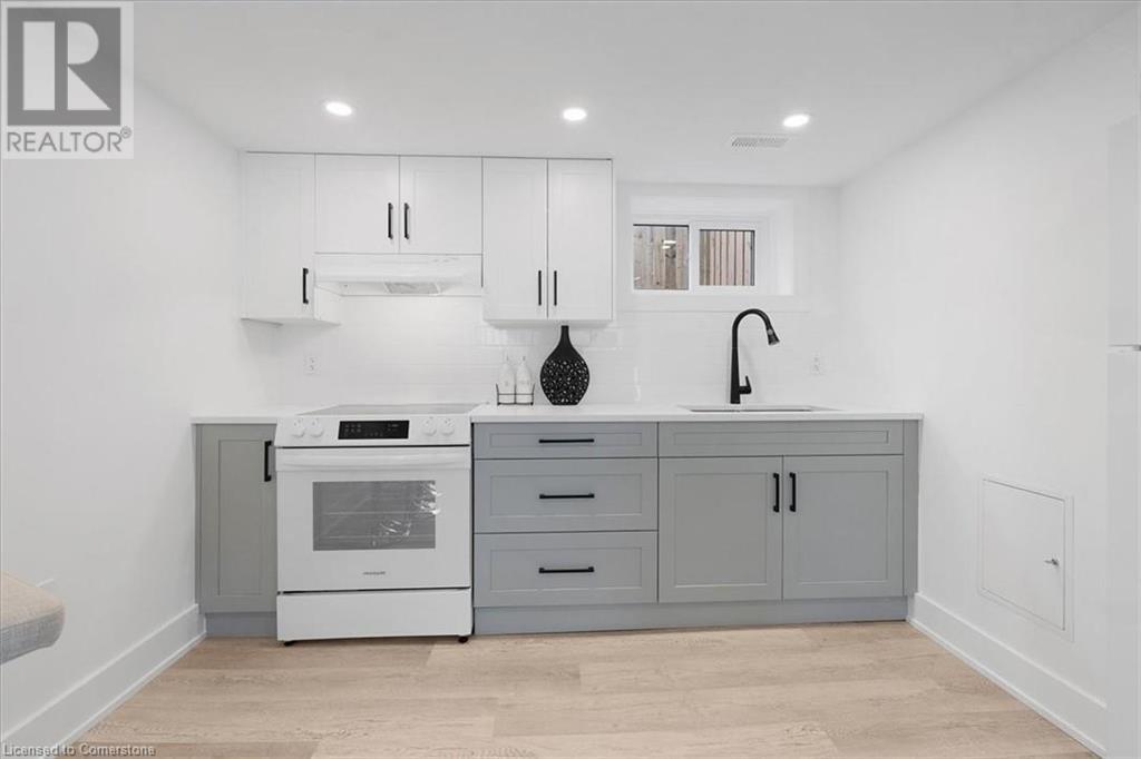 Photo 7 of 94 West 32nd Street, Hamilton ON