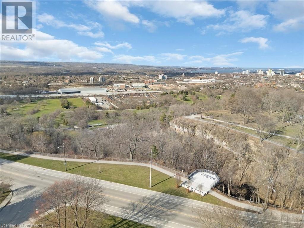 Photo 3 of 94 West 32nd Street, Hamilton ON