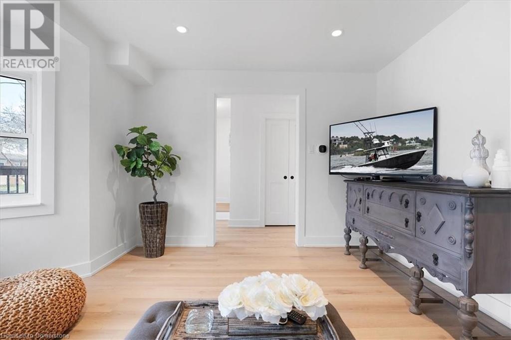 Photo 32 of 94 West 32nd Street, Hamilton ON