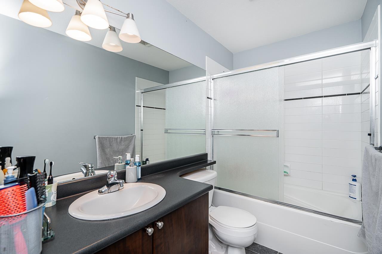 Photo 19 of 35 7518 138 Street, Surrey BC