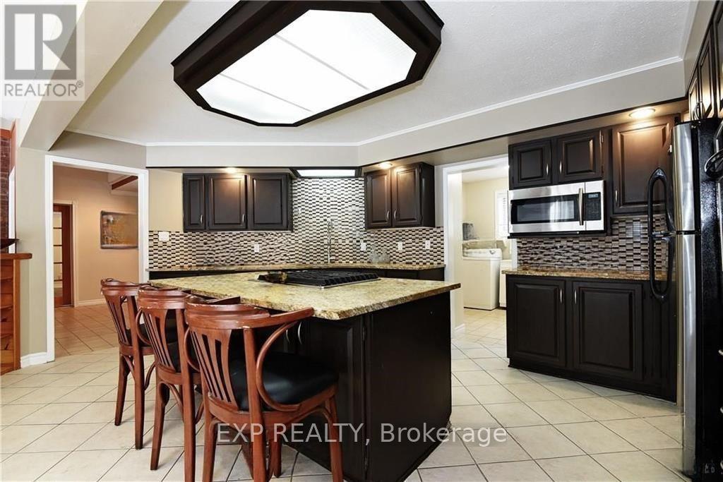 Large Kitchen with Breakfast Bar