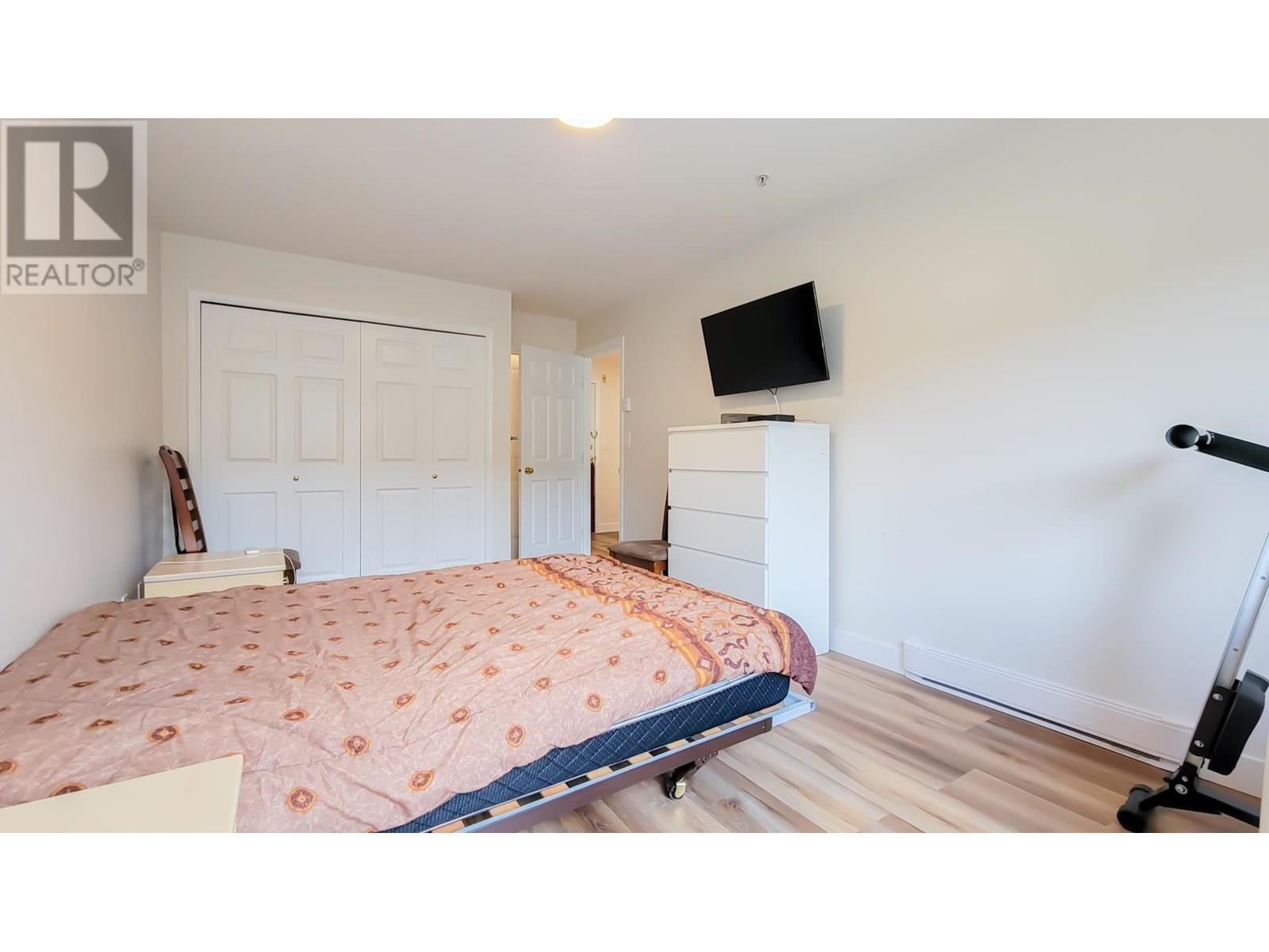 Photo 3 of 21 2378 Rindall Avenue, Port Coquitlam BC