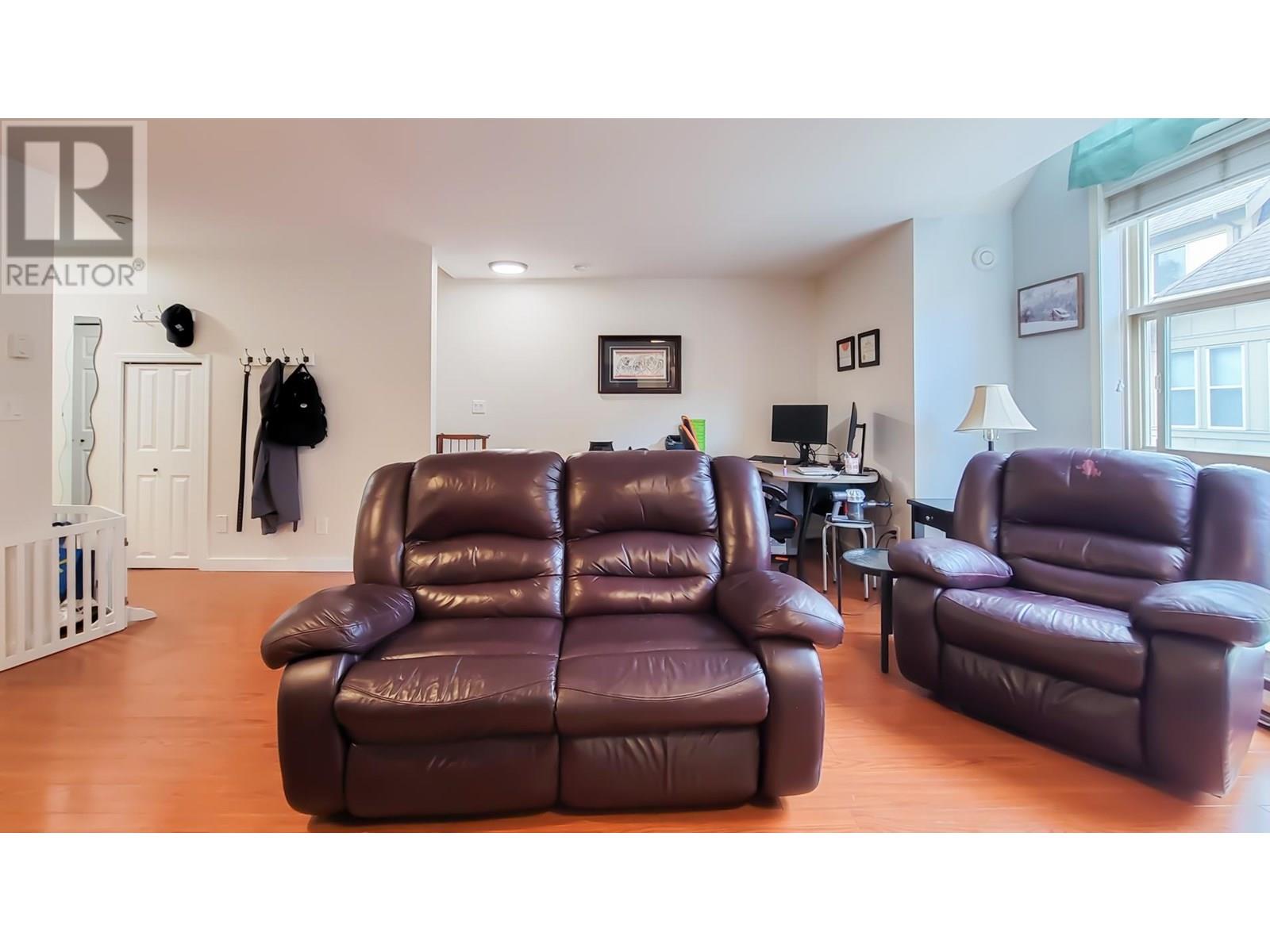 Photo 4 of 21 2378 Rindall Avenue, Port Coquitlam BC
