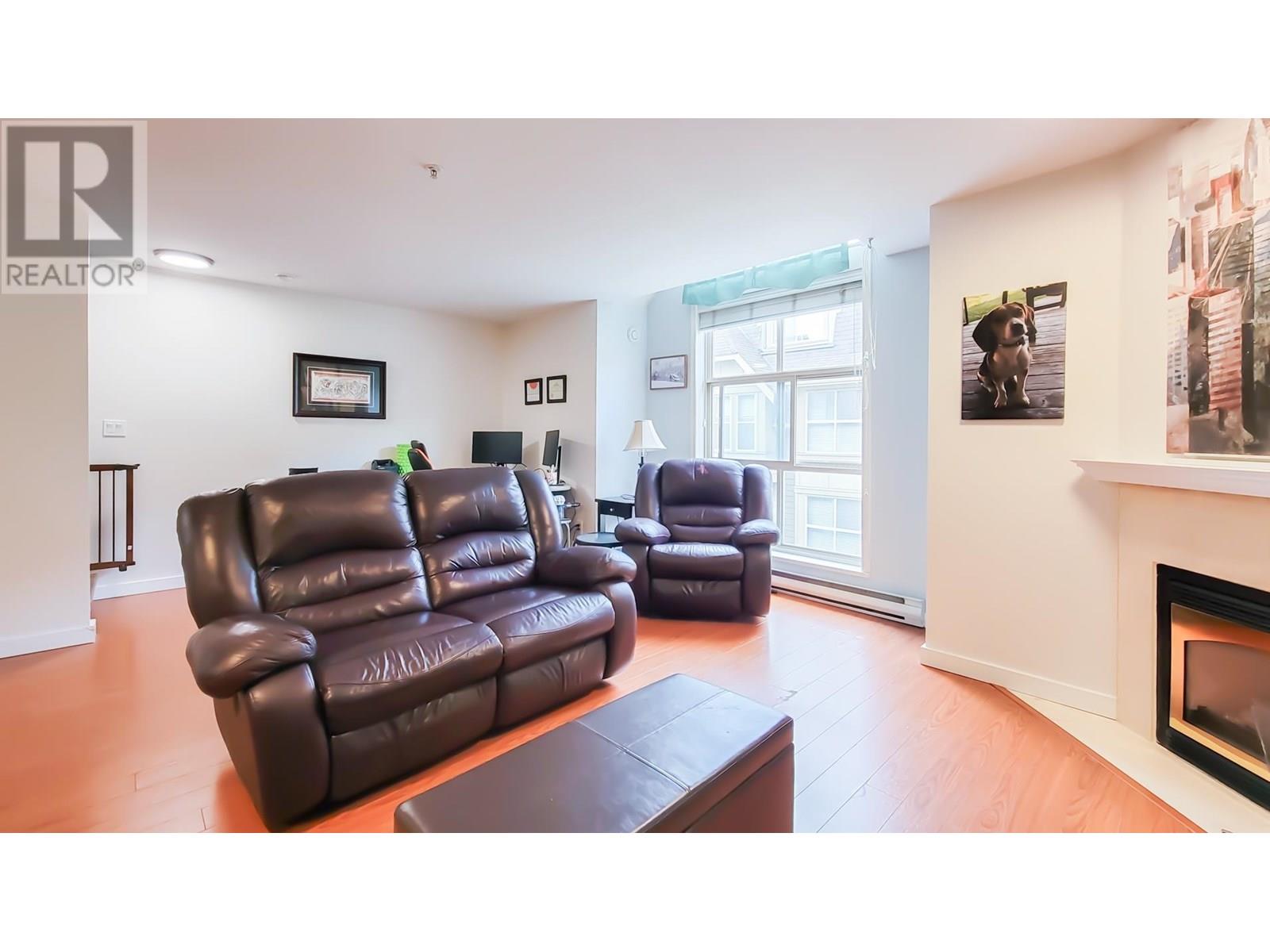 Photo 10 of 21 2378 Rindall Avenue, Port Coquitlam BC