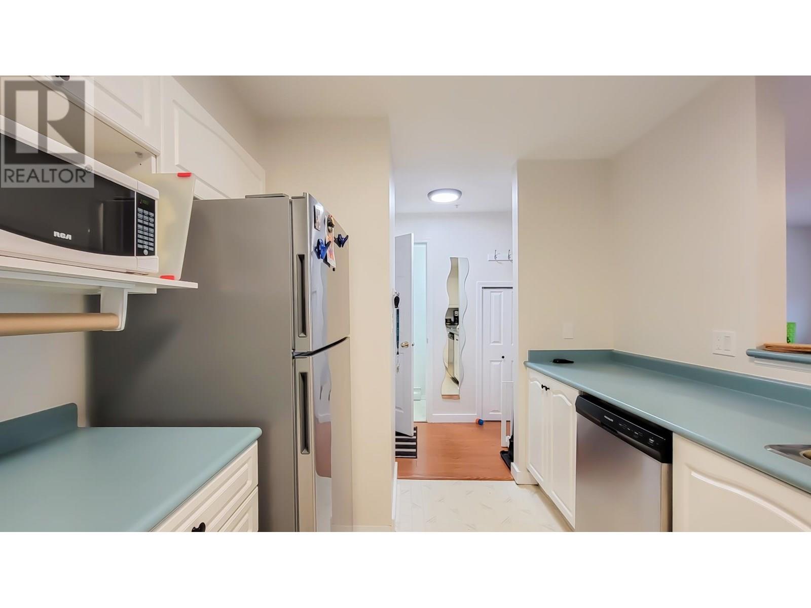 Photo 7 of 21 2378 Rindall Avenue, Port Coquitlam BC