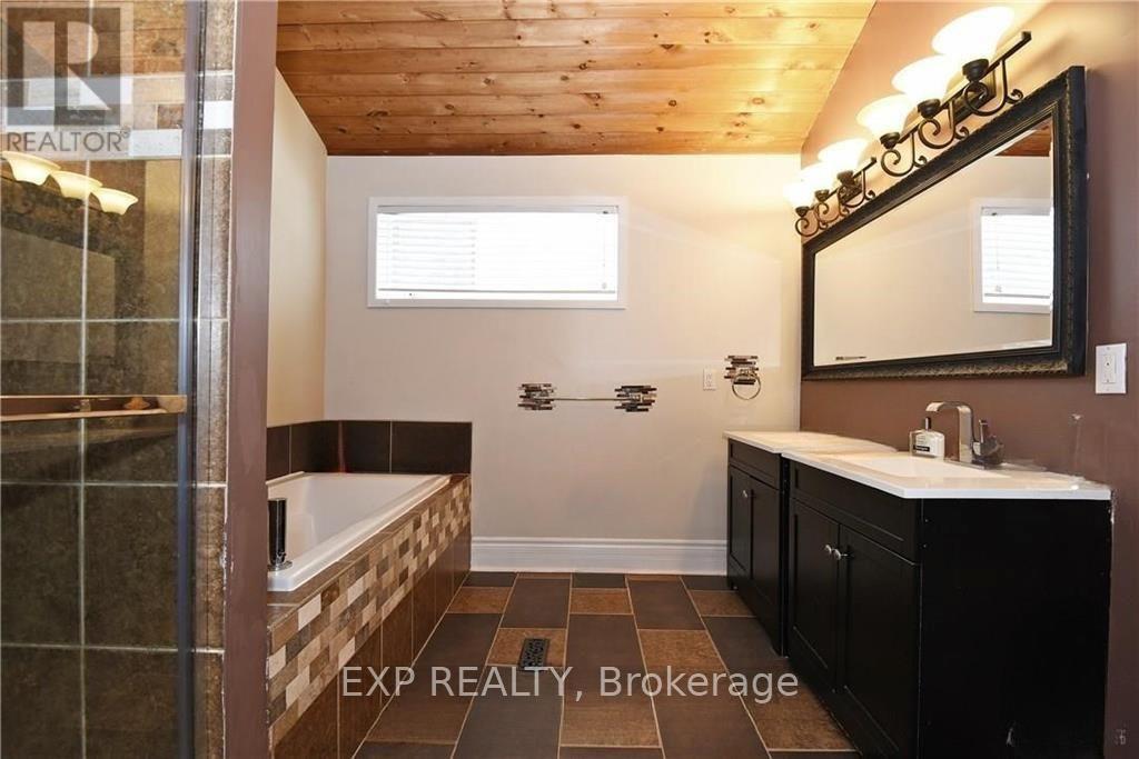 Spacious 4 piece main bathroom