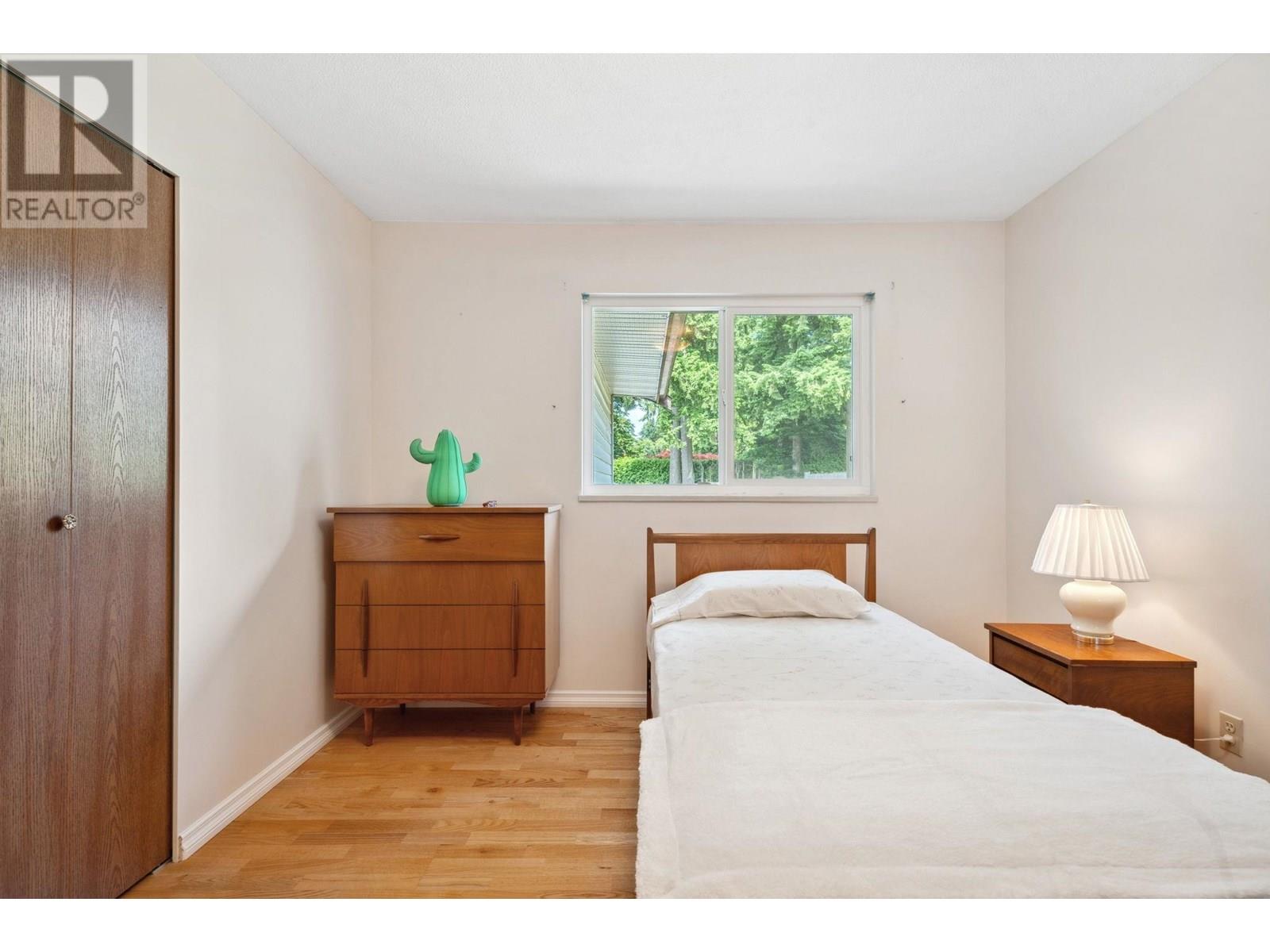 Photo 11 of 722 Foster Avenue, Coquitlam BC