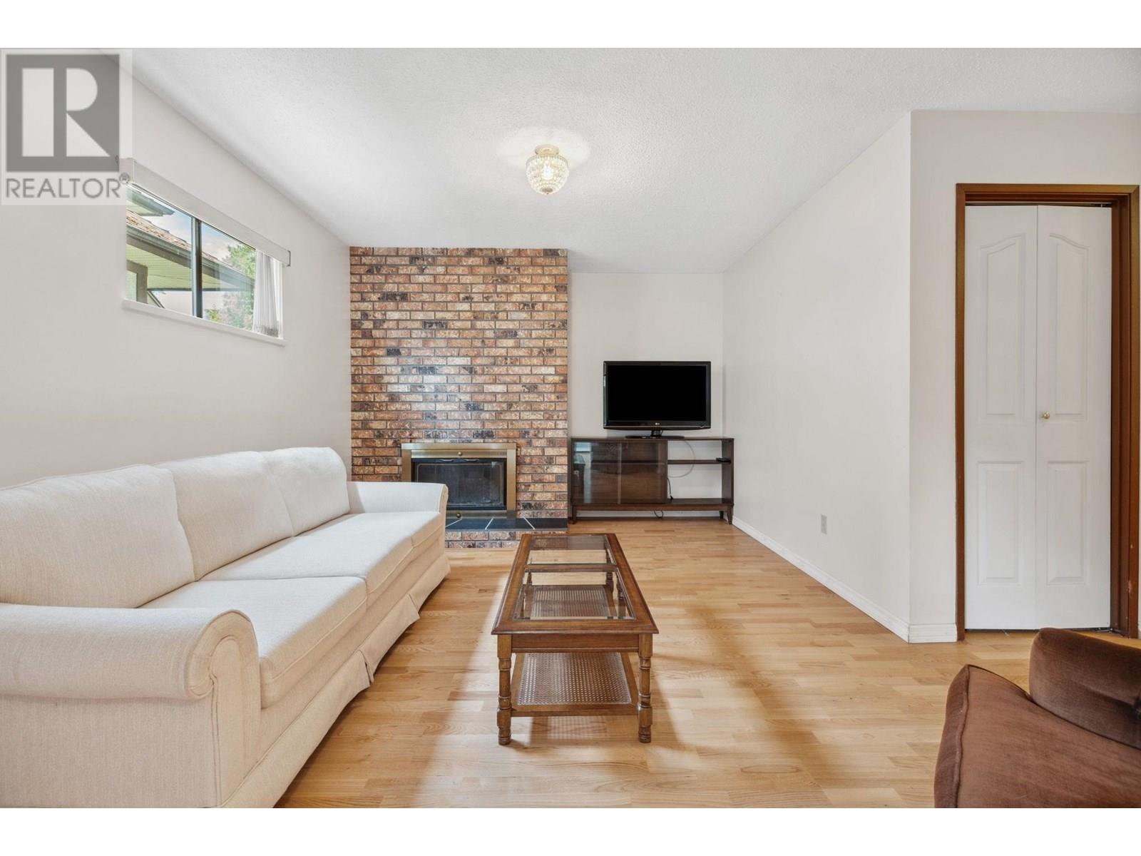 Photo 12 of 722 Foster Avenue, Coquitlam BC