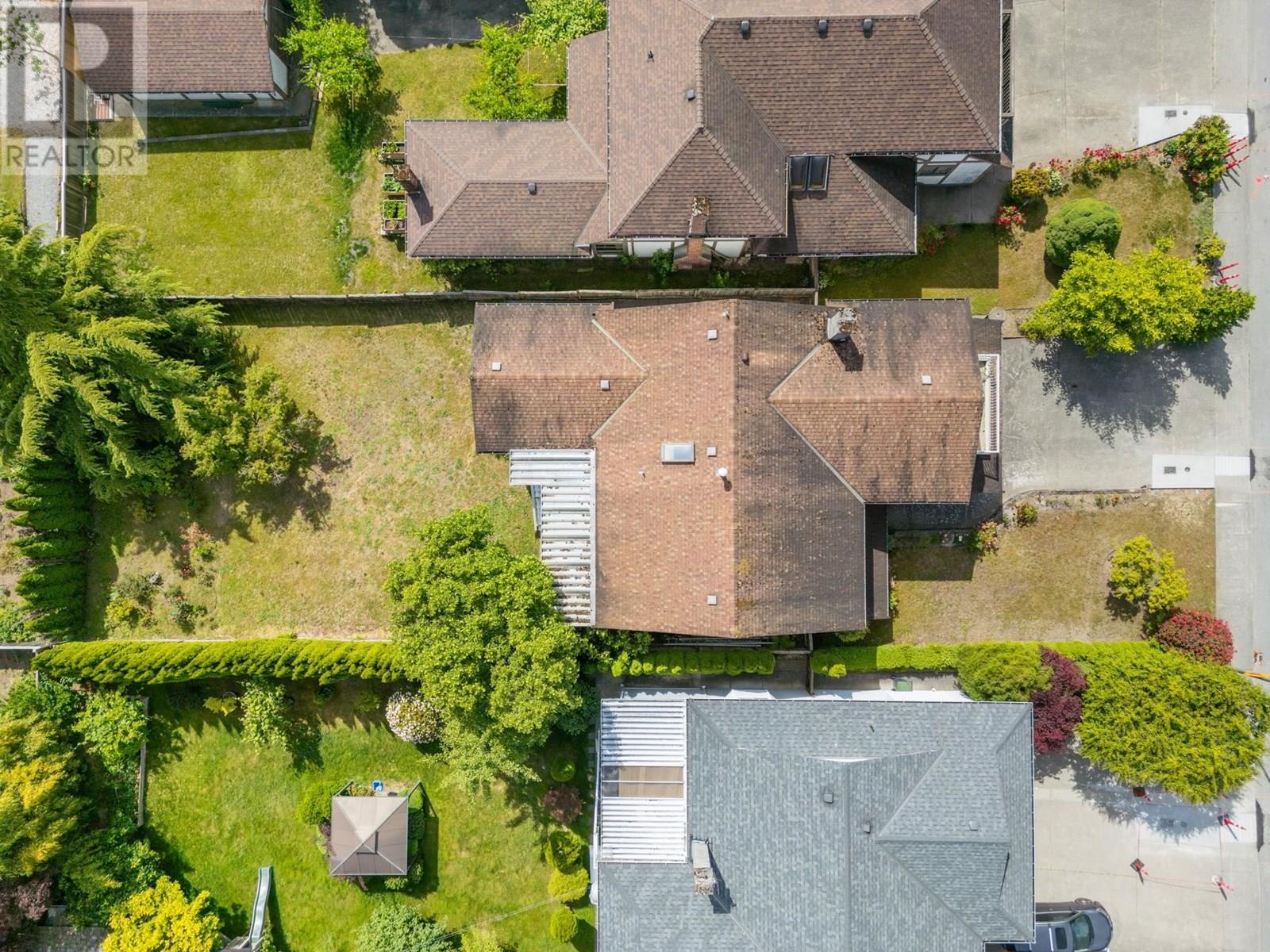 Photo 16 of 722 Foster Avenue, Coquitlam BC