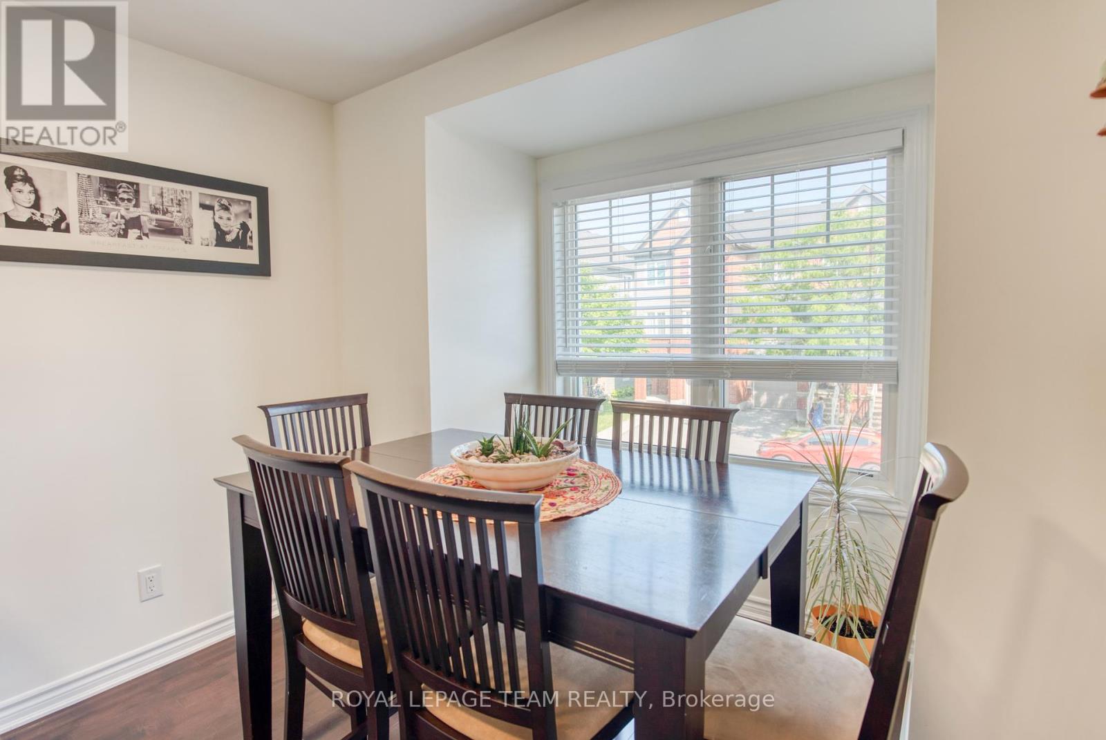 Photo 6 of 422 Coldwater Crescent, Ottawa ON