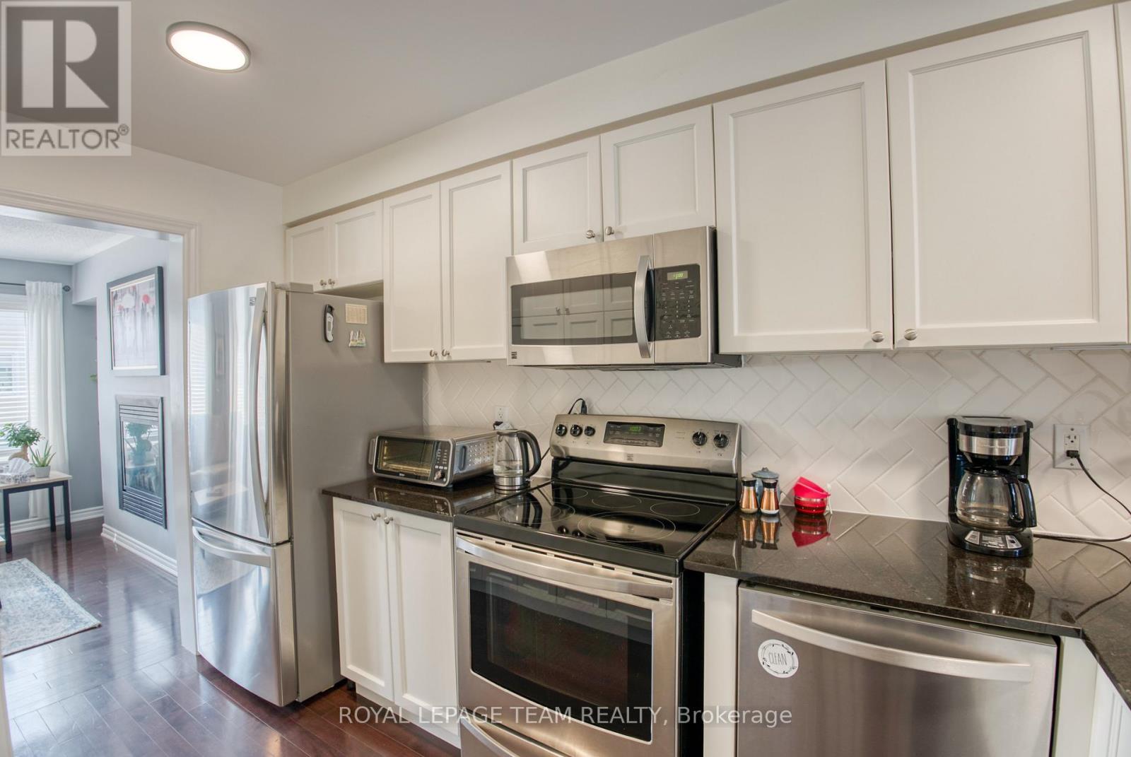 Photo 23 of 422 Coldwater Crescent, Ottawa ON