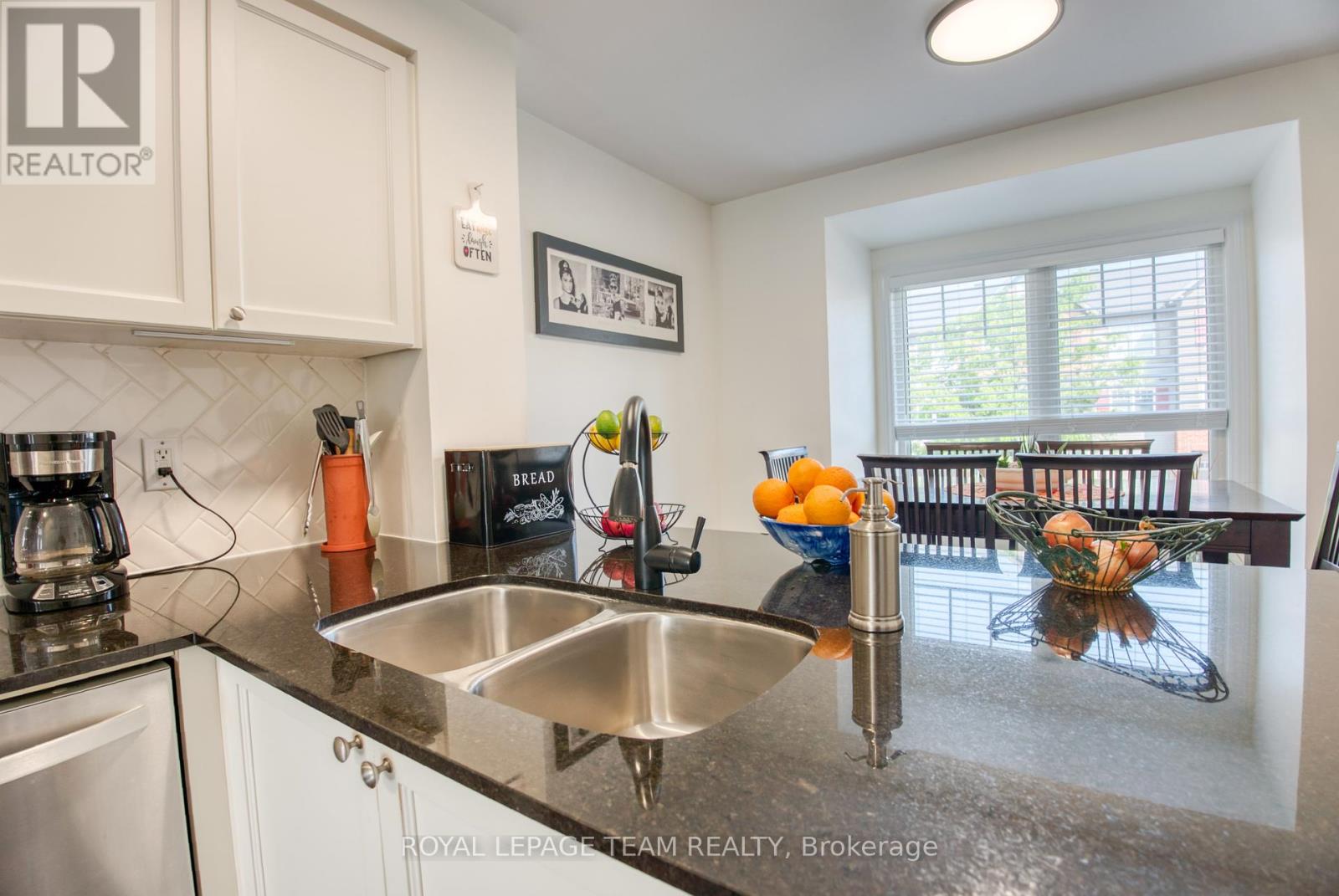 Photo 20 of 422 Coldwater Crescent, Ottawa ON