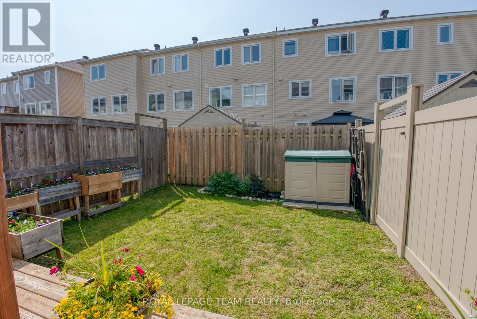 Photo 13 of 422 Coldwater Crescent, Ottawa ON