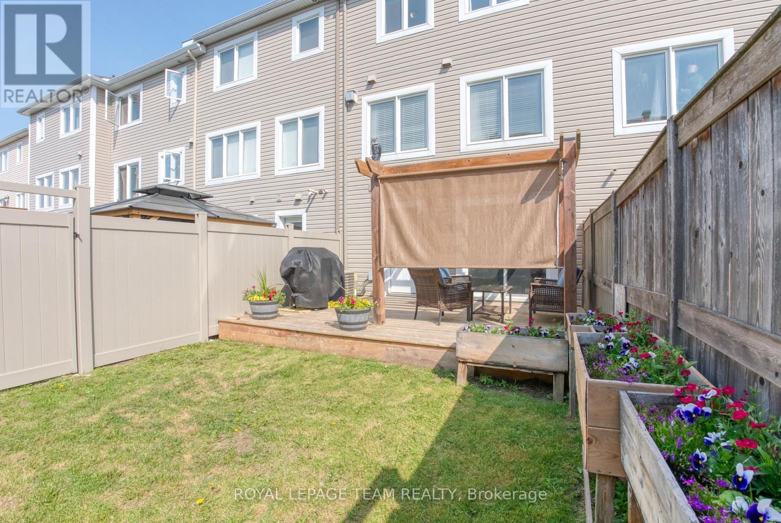 Photo 10 of 422 Coldwater Crescent, Ottawa ON