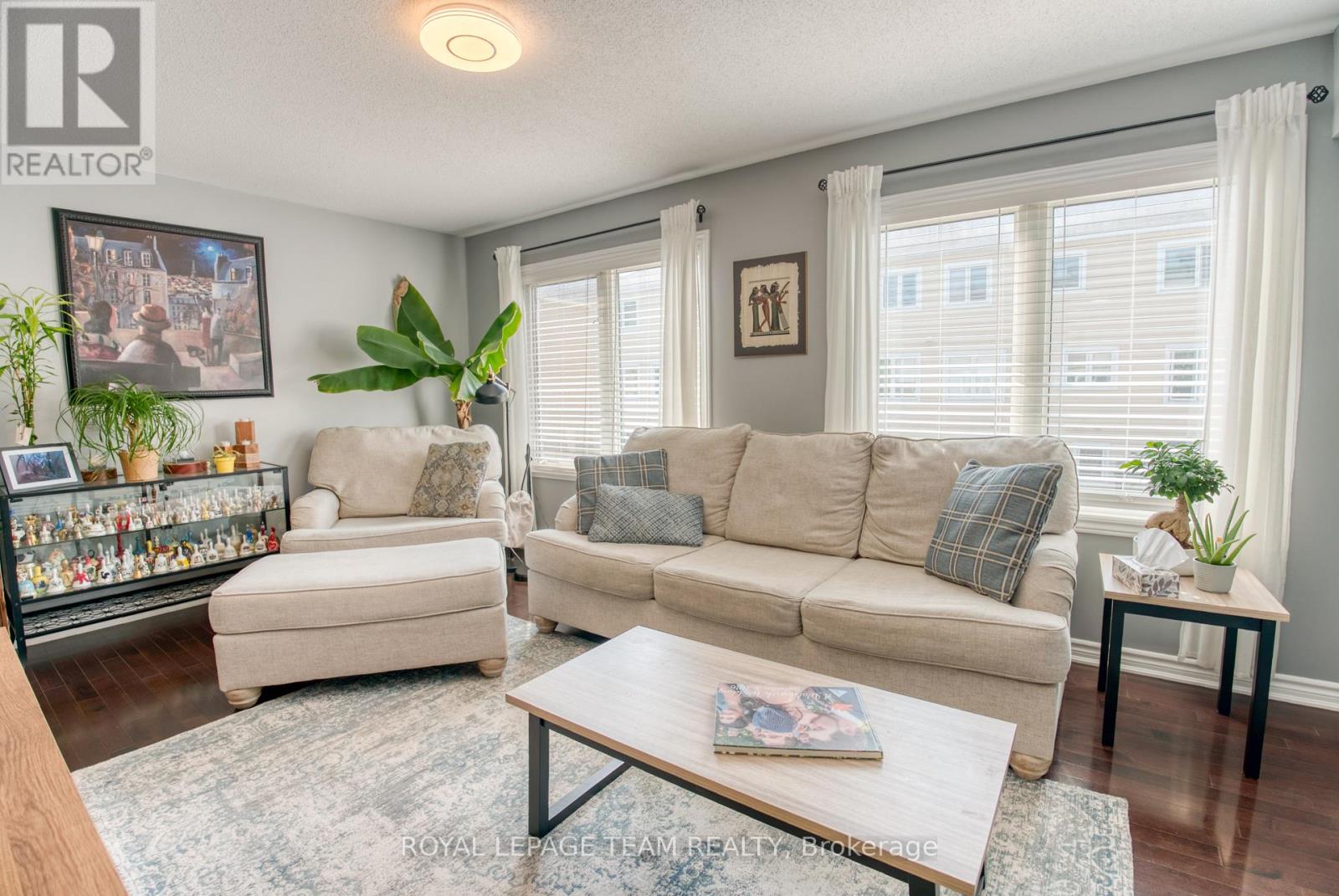 Photo 15 of 422 Coldwater Crescent, Ottawa ON