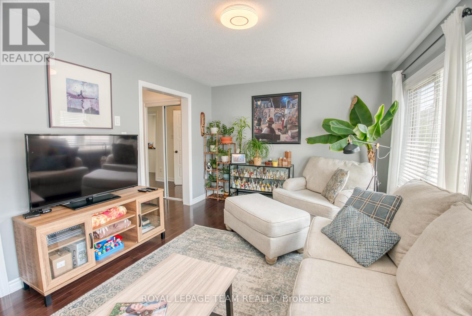 Photo 7 of 422 Coldwater Crescent, Ottawa ON