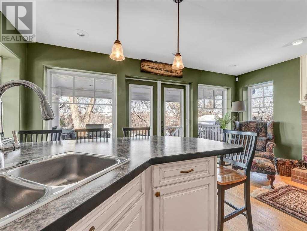 Photo 6 of 258 1 Street Se, Medicine Hat AB