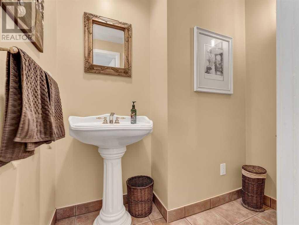 Photo 10 of 258 1 Street Se, Medicine Hat AB