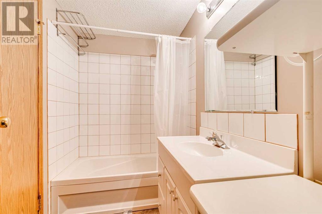 Single Family House Bungalow for Sale in  Country Hills Drive NW Country Hills Calgary 