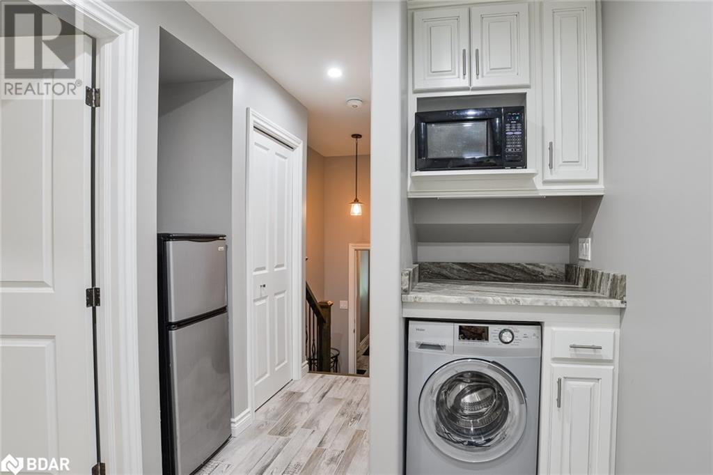 Photo 19 of 105 Wellington Street, Gravenhurst ON